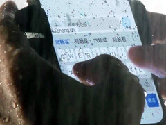 Oppo A6s Pro yağmur altında.