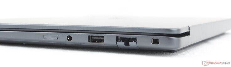Sağda: Nano-SIM yuvası (isteğe bağlı), 3,5 mm kulaklık girişi, USB-A 3.2 Gen. 1 (5 Gbps), RJ-45 (1 Gbps), Noble kilit