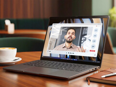 Dell Pro 5 Series 14 (P514265), 1,35 kg ağırlığıyla 14 inçlik bir dizüstü bilgisayar için nispeten hafiftir.