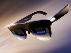 Xreal 1 Pro+ AR gözlükleri, dizüstü bilgisayarlara, telefonlara ve oyun konsollarına bağlandığında 1.200 nit parlaklığında HDR görüntüler sunar.