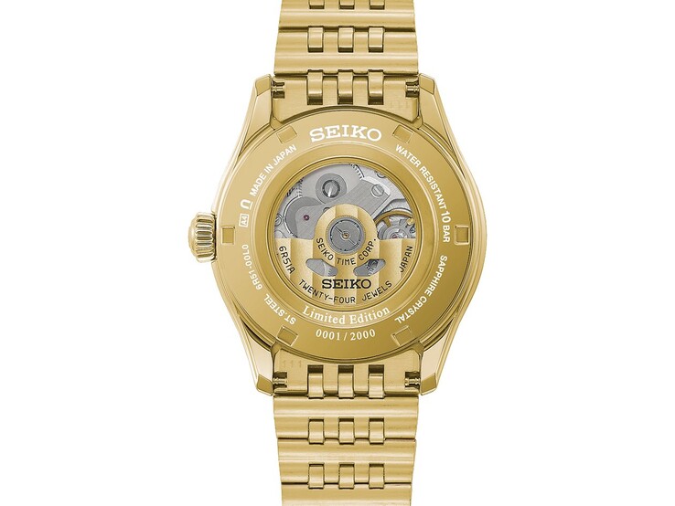 Seiko Presage Classic x Tradman’s Bonsai modelinin altın rengi kasa arkası, otomatik mekanizmasını, sınırlı üretim işaretini ve seri numarasını göstermektedir.