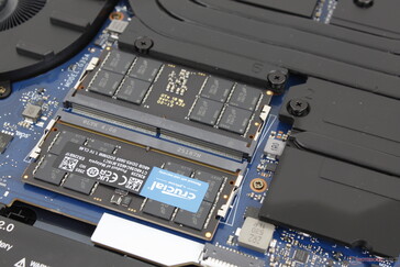 Erişilebilir 2x DDR5 SODIMM yuvası