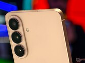 Kore'den gelen bir habere göre, Samsung, Galaxy S27 Ultra'nın yalnızca üçlü kamera sistemine sahip olacağını doğruladı.
