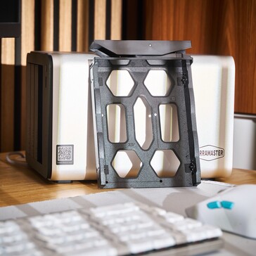 Sabit disk tepsileri plastikten yapılmıştır.