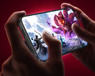 Redmi K90 Ultra, Snapdragon 8 Elite işlemciyle çalışıyor. Resimde: Telefonda çalışan bir MOBA oyununu gösteren tanıtım fotoğrafı.