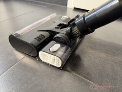 Su haznesi ve paspas pedi zemin başlığının arkasına asılır.