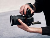 Sony A7r VI yepyeni bir 66,8 MP tam kare sensör kullanıyor.
