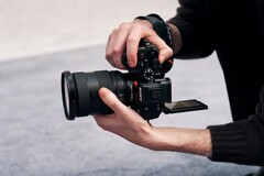 Sony A7r VI yepyeni bir 66,8 MP tam kare sensör kullanıyor.