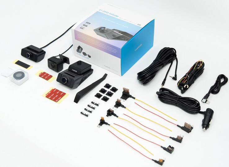 Vueroid S1 QHD üç kameralı modelin paket içeriği.