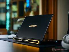 Yeni Legion Pro 7 16IAX10H, 2025 yılında incelediğimiz model ile aynı tasarıma sahip; söz konusu modelin resmi aşağıda yer almaktadır.