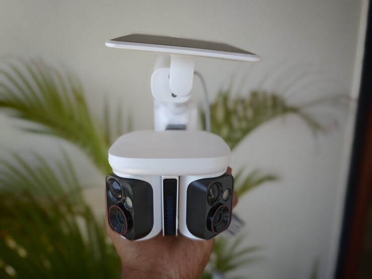 Dahili 3 W güneş paneline sahip Baseus X1 Pro güvenlik kamerası