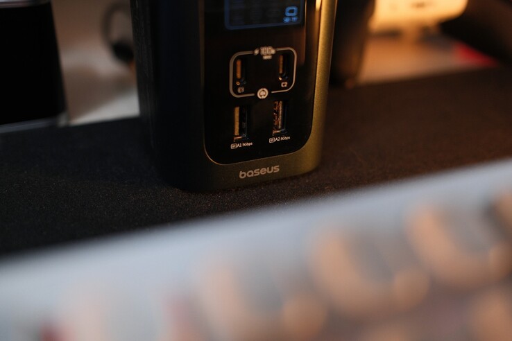 RD1 Pro'nun ön tarafında toplam 4 bağlantı noktası bulunur, ancak 2 adet USB-C bağlantı noktası yalnızca şarj amaçlıdır.