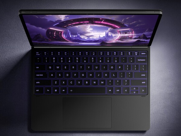 Lenovo Y900 13'ün opsiyonel klavyesi RGB arka aydınlatmaya ve trackpad'e sahiptir.