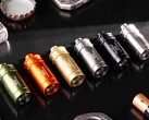 Tank007 E25 EDC el feneri altı farklı renkte mevcuttur.