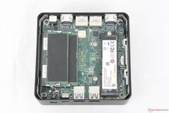 Cubi NUC 3MG, 128 GB'a kadar çıkarılabilir belleği destekleyen en küçük mini bilgisayarlardan biridir