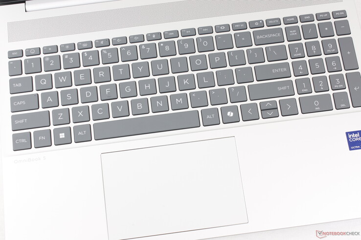 Tıklama yüzeyi iyi boyuttadır (12,5 x 8 cm) ve basıldığında nispeten yumuşak ve sessiz geri bildirim sağlar