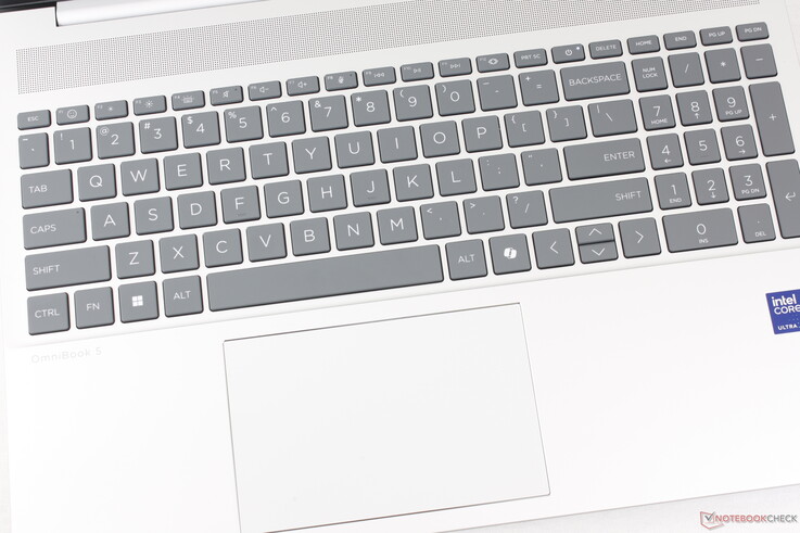 Tıklama yüzeyi iyi boyuttadır (12,5 x 8 cm) ve basıldığında nispeten yumuşak ve sessiz geri bildirim sağlar