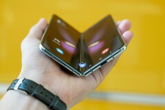 Galaxy Z Fold 8 (burada resmedilmemiştir), reklamlarda iddia edildiği kadar