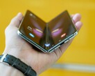 Galaxy Z Fold 8 (burada resmedilmemiştir), reklamlarda iddia edildiği kadar "kırışıksız" olmayabilir.