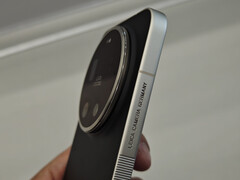 Xiaomi tarafından desteklenen Leica Leitzphone'un yan tarafına bir bakış