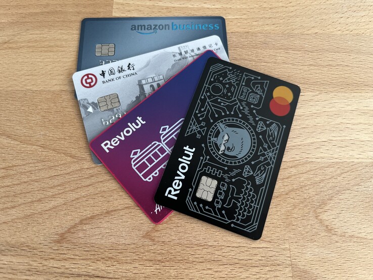 Diğer hizmet sağlayıcılarla karşılaştırıldığında, Revolut çok çeşitli ve ilgi çekici tasarımlar sunuyor