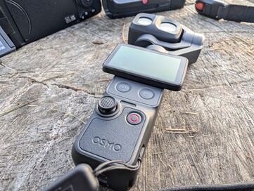 Osmo Pocket 4P'nin tüm kontrolleri ön tarafta