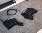Voyager klavye ile ZSA Navigator Trackpad