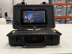 Raspberry Pi ile yapılmış eksiksiz bir siberdeck.