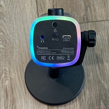 Alt kısım: 3,5 mm kulaklık girişi, güç/RGB düğmesi, gürültü engelleme düğmesi, USB-C şarj/bağlantı girişi