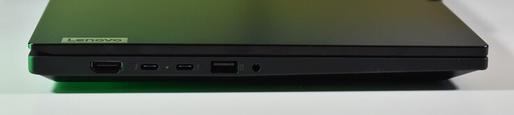 sol: HDMI, 2x Thunderbolt 4, USB-A 3.2 Gen 1, 3,5 mm Ses