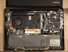 LPCAMM2'ye sahip ilk ana akım ticari dizüstü bilgisayar: Lenovo ThinkPad T14 Gen 7.