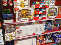 Target'ta satılan Pokemon TCG koleksiyon ürünleri