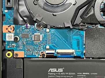 İkincil SSD yuvası (PCIe 4.0 x2)