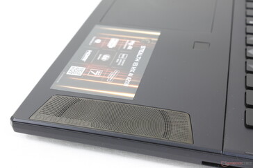 Yukarı ateşlemeli hoparlörler için avuç içi dayanaklarında büyük ızgaralar