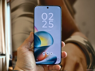 Telefonun kavisli ekranı