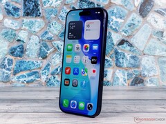 Gösterilen Apple iPhone 17 Pro şimdiden Starlink uydularına bağlanabiliyor, ancak yalnızca ABD'de