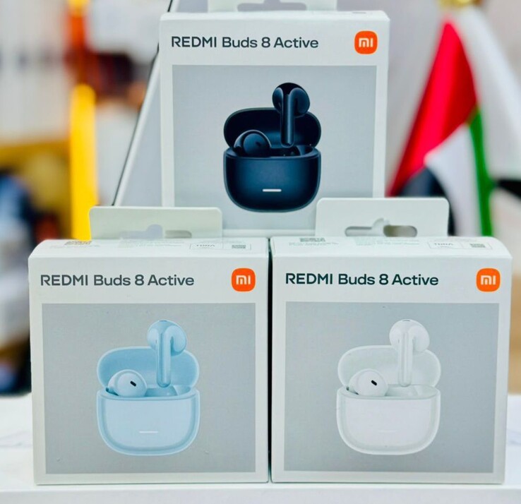 Buds 8 Active'in renk seçeneklerini gösteren kutular