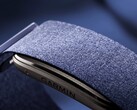 Garmin CIRQA, yedi farklı renkte sunulan kumaş kayışa sahiptir.