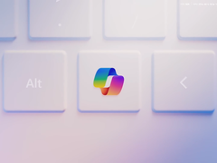 Bir dizüstü bilgisayarda stilize edilmiş bir Microsoft Copilot tuşu.