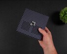 Oyun performans karşılaştırmaları için SteamOS üzerinde çalışan AMD Ryzen AI Max+ 395 Strix Halo mini PC
