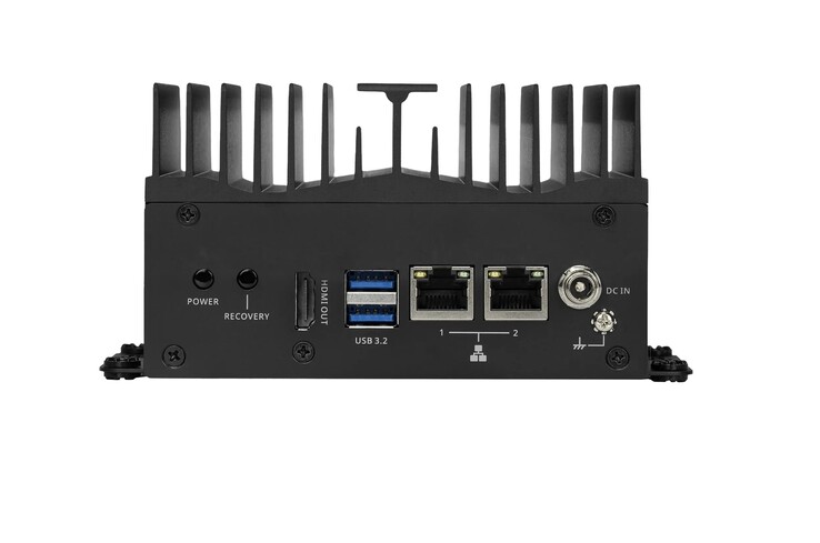 Endüstriyel mini PC, çift gigabit Ethernet dahil olmak üzere zengin bir G/Ç seçenekleri yelpazesine sahiptir. 