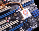 Orijinal Asus ROG Crosshair anakartın bir resmi