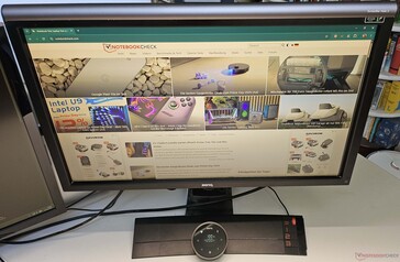 Monitöre takıldıktan sonra Screenbar pek göze çarpmıyor.