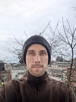 Huawei Pura 80 Pro'nun 13 MP geniş açılı kamerası ile selfie