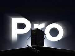 Geri çekilebilir kablolu Nexode Pro 160W, 30 Temmuz 2026'da piyasaya sürülecek. Resimde: hızlı şarj cihazının tanıtım fotoğrafı.