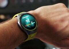 Huawei Watch GT 7 Pro, göz alıcı yeşil ve sarı renk seçenekleriyle de satışta.