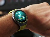 Huawei Watch GT 7 Pro, göz alıcı yeşil ve sarı renk seçenekleriyle de satışta.