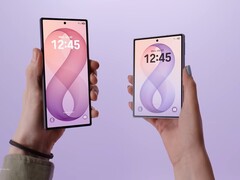 Samsung, 2026 yılının Temmuz ayı sonunda Galaxy Z Fold8 Ultra (solda) ve Galaxy Z Fold8 (sağda) modellerini piyasaya sürdü.