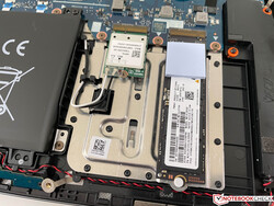 M.2-2280 SSD değiştirilebilir.