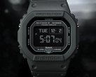 Casio G-Shock GW-BX5600-1A1 ekranının yakın çekimi, koyu bir arka plana karşı resmedilmiştir.